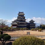 明神館 - 松本城　凛々しいです！