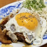 新御茶ノ水 萬龍 - チャーシューエッグ