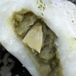 四季の餅 あめこ - 抹茶のあんこにターモンドがザクザク食感　午前中の早い時間に買ったら、トロットロな餅です♥