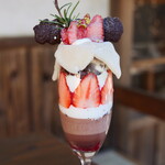 コーヒーと発酵の店 Big Mouse - いちごパフェ（1700円）