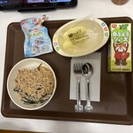 すき家 - 料理写真:お子様とりそぼろ丼すきやきセット