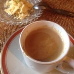 チャイとお菓子のセット(トゥルシーチャイ、ソワンパプリ)