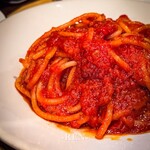 生ハムとワイン メッシタフランコ - にんにくと唐辛子のトマトソース　2,180円