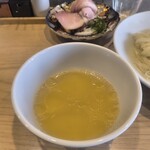 らーめんMAIKAGURA - 塩つけ麺のつけ汁。