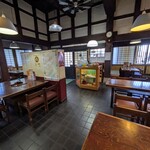 越前つるきそば - 広い店内