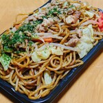 サミットストア - 料理写真:惣菜コーナーのお弁当、ソース焼そば。スーパーマーケットグルメ。