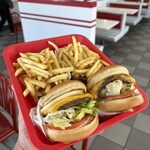 ＩＮ-N-ＯＵＴ ＢＵＲＧＥＲ - 『Cheese Burger Animal Style $3,25』 『French Fry $2,25』 『drink $2,25』