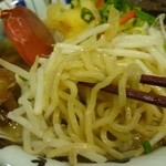 七志 - 炙り味噌麺　麺アップ(2014/12)