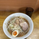 ラーメン二郎 - 料理写真:麺200gを少なめ、豚1枚味玉ハーフSD味に変更ニンニクスコシアブラ