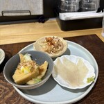 特撰ひやむぎ きわだち - お通し、油揚げ、茗荷、平打ちひやむぎ