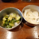 ヒマラヤユキノシタ - キュウリとタマネギのピクルス