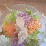 カフェ 杢糸 - 五穀米シリアル付きサラダ