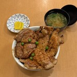 ぱんちょう - ★豚丼 梅、1,250円＋●みそ椀 なめこ椀、200円