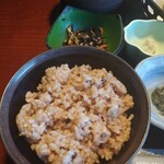 すし土風炉 - 黒米入り玄米とひじき