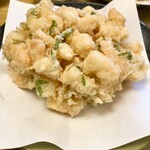 天ぷら よこい - ●一皿目
      【特性かき揚げ】（一回り大きい・笑）