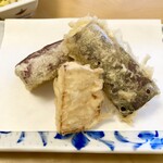 天ぷら よこい - ●二皿目
      ・蕪
      ・茄子
      ・さつまいも