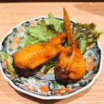 新宿思い出横丁 ばんしゃく家 - 手羽先餃子