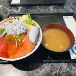 さかな屋食堂ウロコジュウ - 海鮮丼（大）