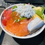 さかな屋食堂ウロコジュウ - 海鮮丼（大）