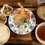 ニコイチマート - ご飯、みそ汁おかわり自由です
