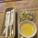 オランダ屋 高田店 - サラダ、コーンスープ