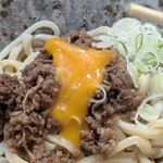 浅草うどん - 卵黄を崩して