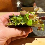 天ぷらあら木 - 海苔で帆立を挟んでます。サラダは酸味の効いたドレッシングで。