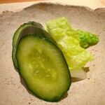 天ぷらあら木 - 口中を爽やかにしてくれる新香。