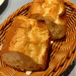 トラットリア・イタリア - バケット￥380-(10%税込)は軽く焼かれていて田舎風パテとアーリオオーリオパスタのオイルにつけていただきました♪