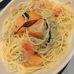トラットリア・イタリア - シラスとフレッシュトマトのパスタ｢ビアンケッティ･アーリオオーリオ｣￥1,480-(10%%税込)です。優しい味わいでした。