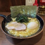 横浜家系 まるに家 - 料理写真: