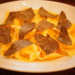 ICARO miyamoto - フォンドゥータチーズを詰めたラビオリセージバターソース　イタリアノルチャ産黒トリュフがけ