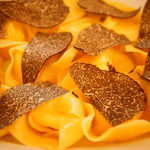 ICARO miyamoto - フォンドゥータチーズを詰めたラビオリセージバターソース　イタリアノルチャ産黒トリュフがけ