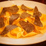 ICARO miyamoto - フォンドゥータチーズを詰めたラビオリセージバターソース　イタリアノルチャ産黒トリュフがけ