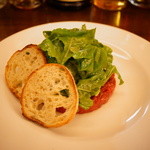 ICARO miyamoto - 熊本産馬ヒレのタルタル　赤玉ねぎのアグロドルチェ添え