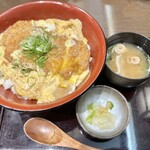 かんざし - 料理写真:かつ丼単品、味噌汁付き