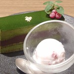 神楽坂 茶寮 - 京抹茶のガトーオペラ（季節のアイス付き）