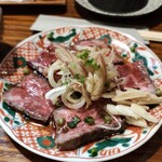 もつ焼き ぶちや。 - 牛肉のたたきハーフ　薬味たっぷり