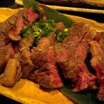 炭焼漁師小屋料理　渋谷東急本店前のひもの屋 - 牛肉のステーキ網焼き