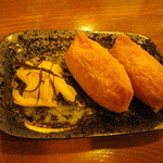 雨は、やさしく - いなり寿司(一個50円)と漬物