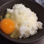 らぁめん トリカヂ イッパイ - 卵かけごはん (150円)