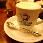 星乃珈琲店 - はちみつラテ\400。運ばれてきたとき泡が浮かんでいました。泡の味も、豆乳でした！