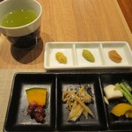 小田原おでん本店 - 最初にセッティングされる