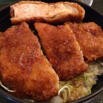 青い塔 - カリカリでありつつ、お肉がジューシー