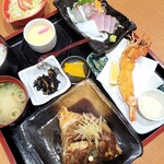 お食事処 満海 - オリジナル定食。豪華ですね～。