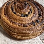 yKUNIEDA - パンオショコラ　クレームパティシエール巻き込みでめちゃうま。