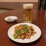 藤十飯店 - 『鶏肉とカシューナッツの炒め』と追加した大生。