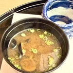 やま中・本店　鮨と日本料理　 - しじみ赤出汁汁