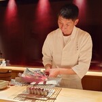 たかおか - 炭火で炙る大将