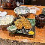 鎌倉かつ亭 あら珠 十二所店 - アジフライ定食　衣絶妙　ご飯はコシヒカリ　赤だしのしじみ汁（宍道湖）！